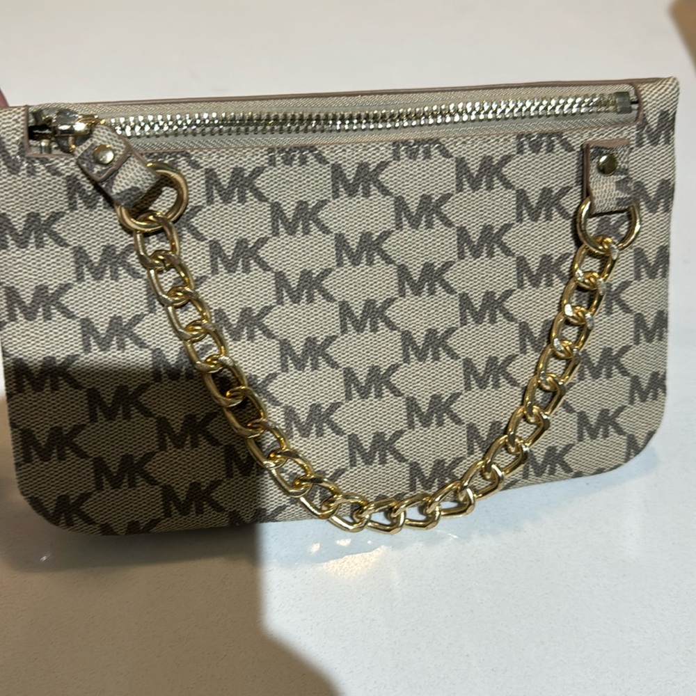 Brand New Michael Kors Fanny Pack🤩